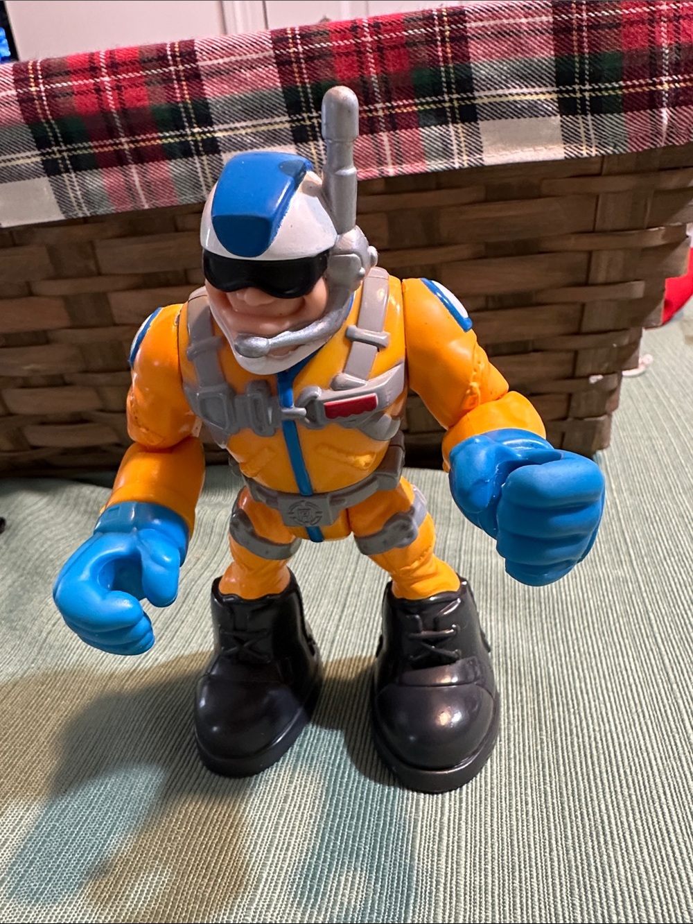Vintage 1998 Rescue Heroes Cliff Hanger Air Rescue action figure